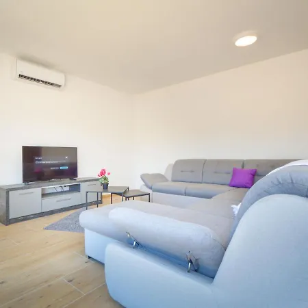 Apartamento Milena-2 By Interhome